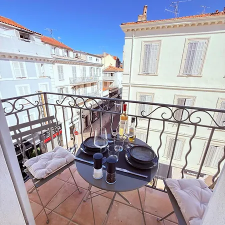 Le Pinson Mignon Carre D Or