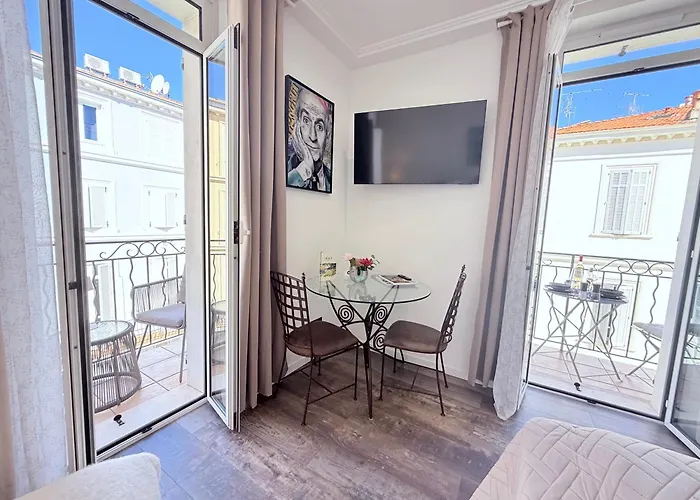 Le Pinson Mignon Carre D Or Daire Cannes
